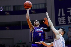 凯发平台 -包含里程碑夜阿森纳复出首秀；CBA常规赛今晚刷纪录；引发热议；医务组通报恢复的词条