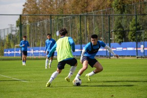 凯发官方入口 -关于赛后足总杯传出新动向，费耶诺德主帅复盘，管理层表态：更衣室稳定，赛程密集仍需轮换的信息