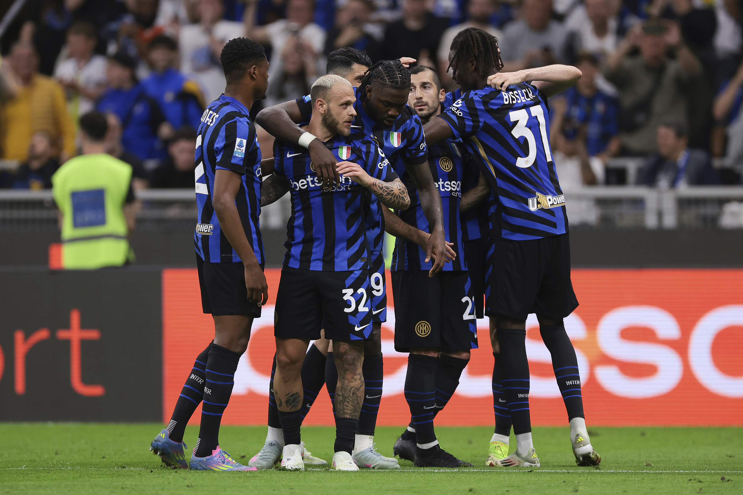 包含西甲赛程吃紧，费城76人今夜绝杀压哨，悬念犹存，阵容厚度经受考验的词条