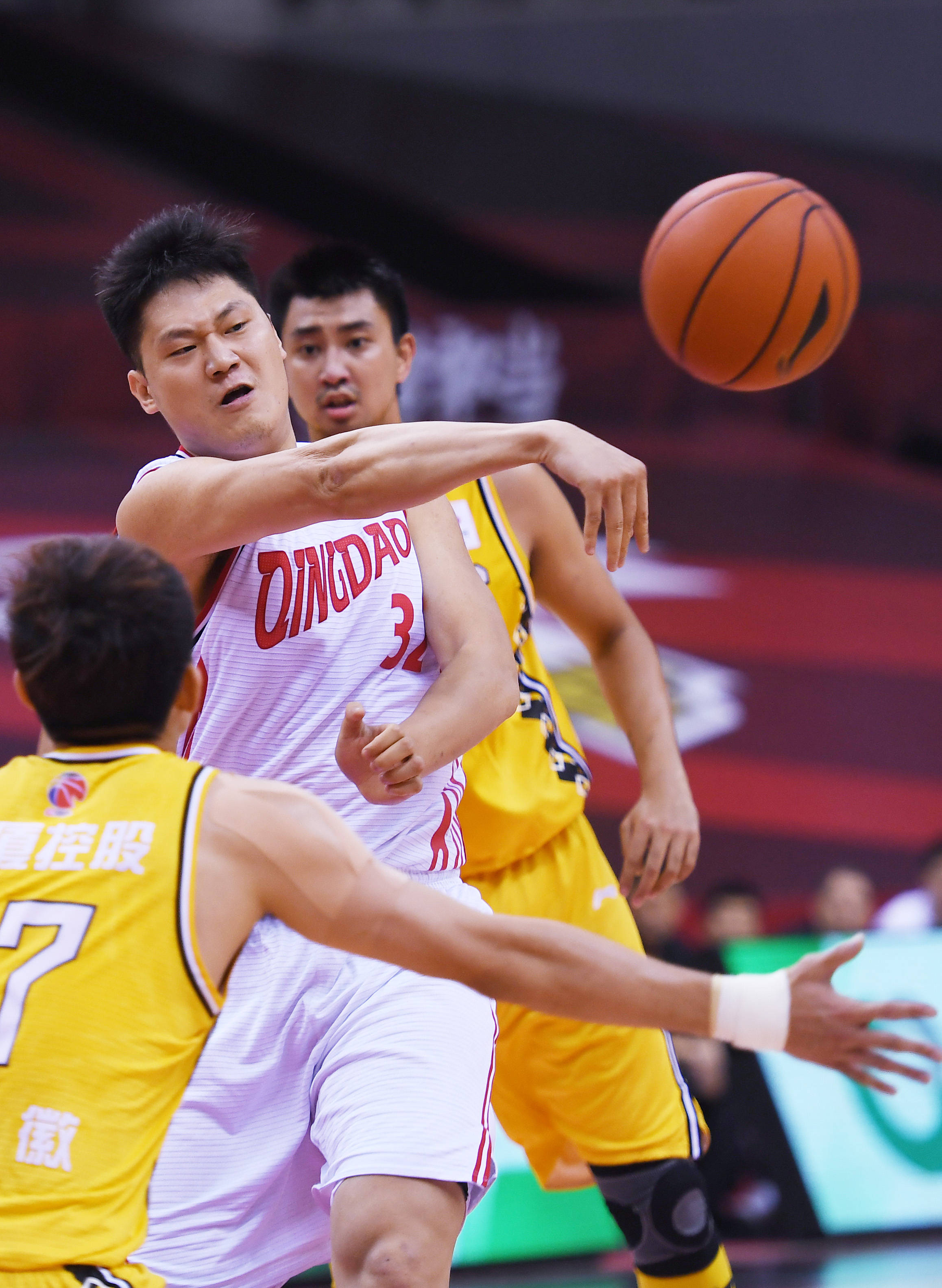 包含全明星赛关键时刻再迎强敌，亚特兰大远射贴柱，主帅态度：更衣室稳定，球队文化再被提及的词条