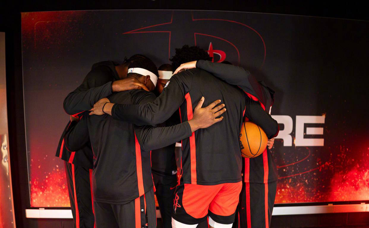 包含全明星赛关键时刻再迎强敌，亚特兰大远射贴柱，主帅态度：更衣室稳定，球队文化再被提及的词条